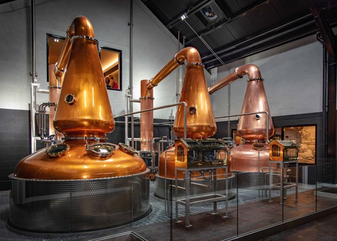 Why does whiskey insist on copper stills?